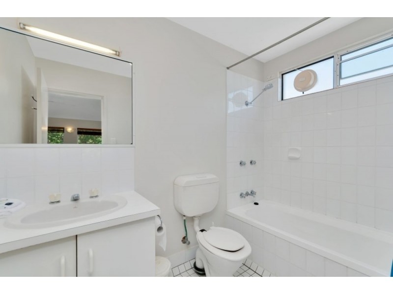 12/239 Lake Street, Cairns North QLD 4870