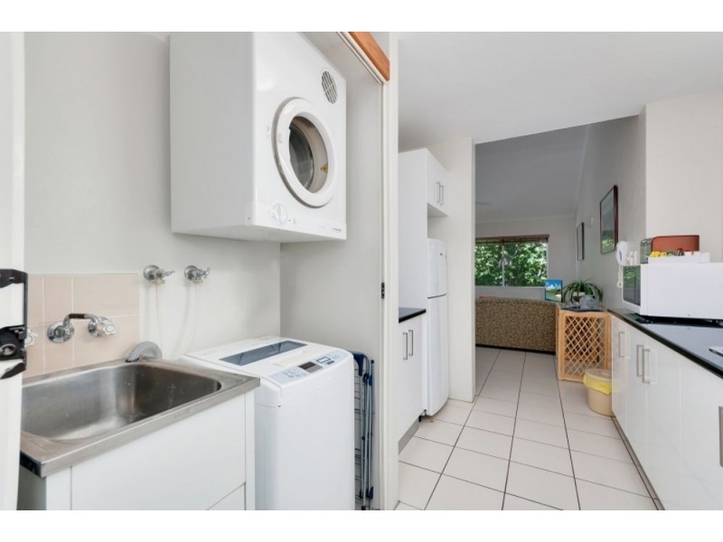 12/239 Lake Street, Cairns North QLD 4870