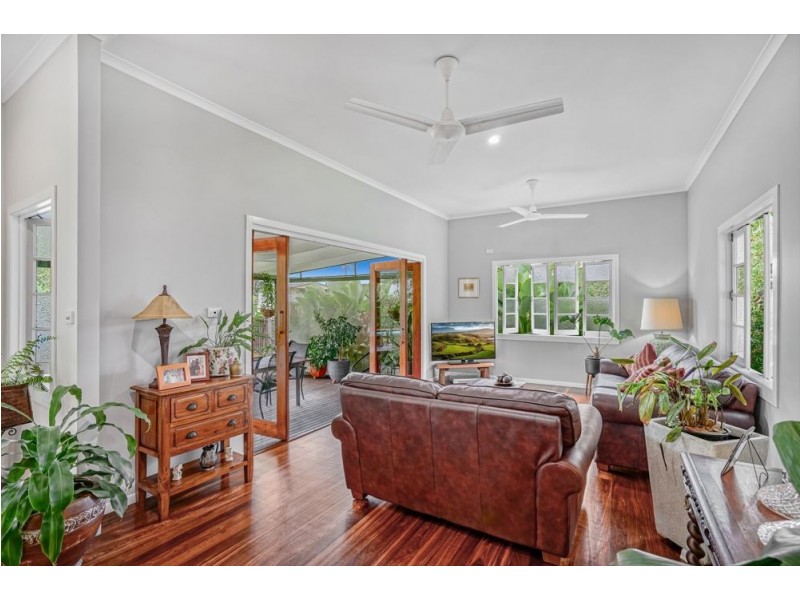 10 Crowther Street, Whitfield QLD 4870