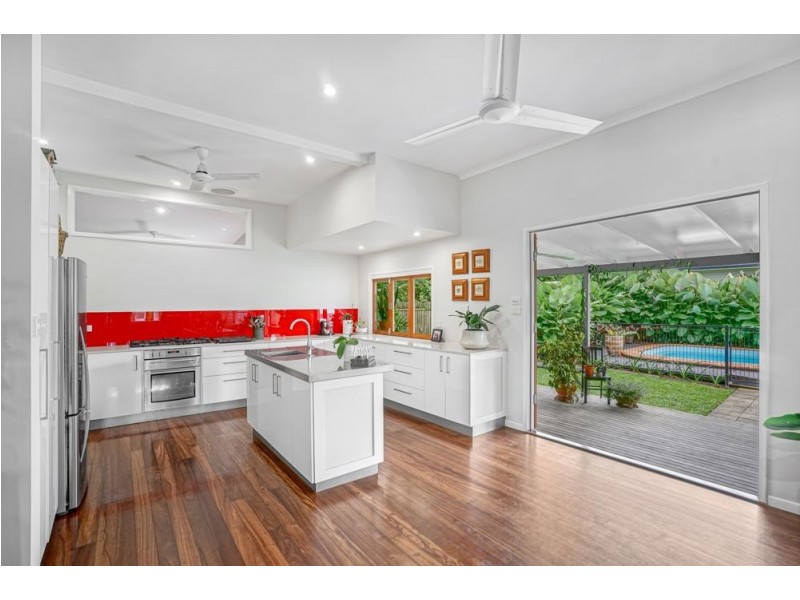 10 Crowther Street, Whitfield QLD 4870