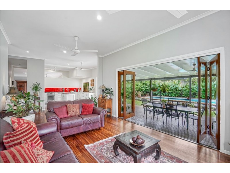 10 Crowther Street, Whitfield QLD 4870