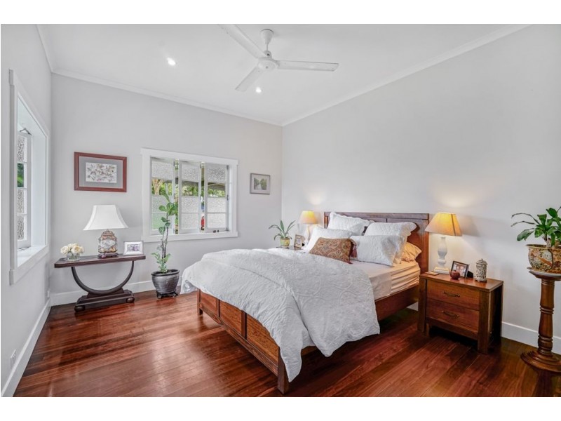 10 Crowther Street, Whitfield QLD 4870