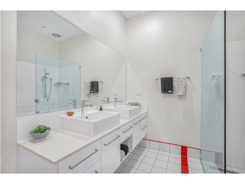 10 Crowther Street, Whitfield QLD 4870