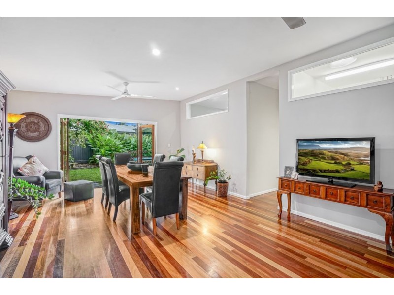 10 Crowther Street, Whitfield QLD 4870