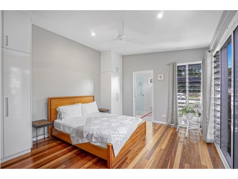 10 Crowther Street, Whitfield QLD 4870