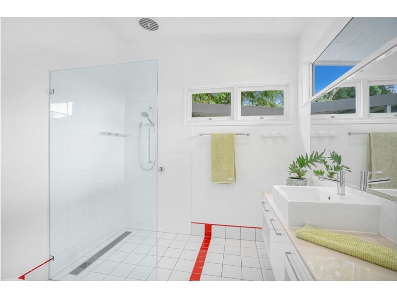 10 Crowther Street, Whitfield QLD 4870