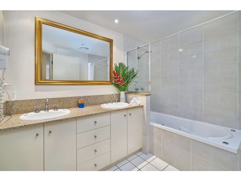 1738/2-10 Greenslopes St, Cairns North QLD 4870