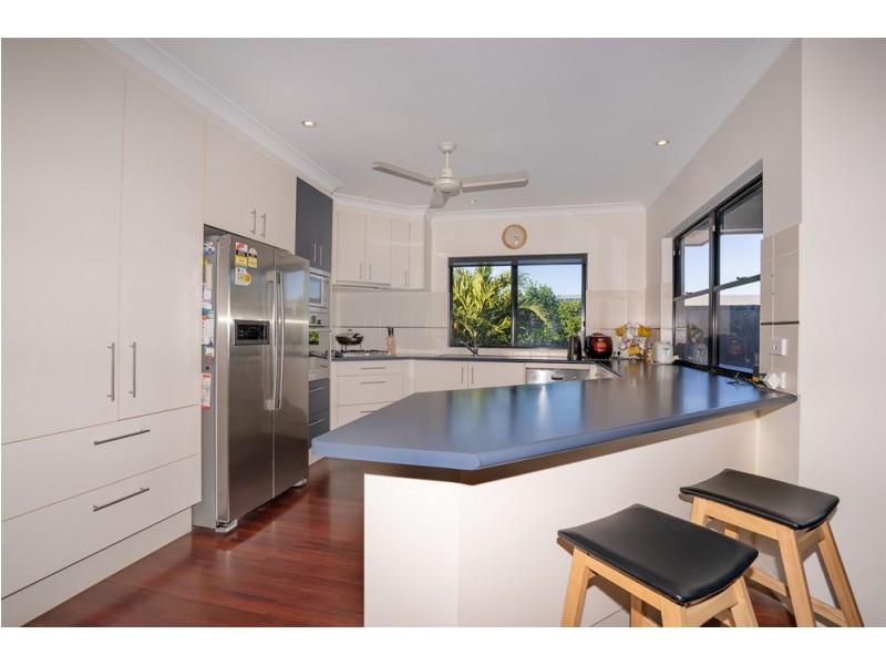 11 Buckinghamia Close, Redlynch QLD 4870