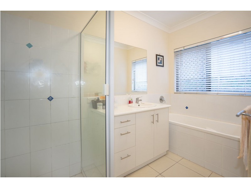 11 Buckinghamia Close, Redlynch QLD 4870