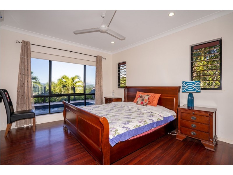 11 Buckinghamia Close, Redlynch QLD 4870