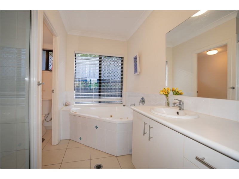 11 Buckinghamia Close, Redlynch QLD 4870