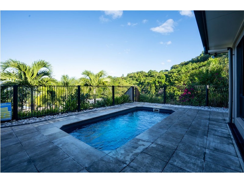 11 Buckinghamia Close, Redlynch QLD 4870