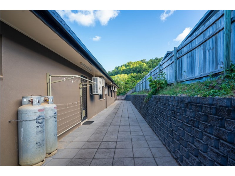 11 Buckinghamia Close, Redlynch QLD 4870