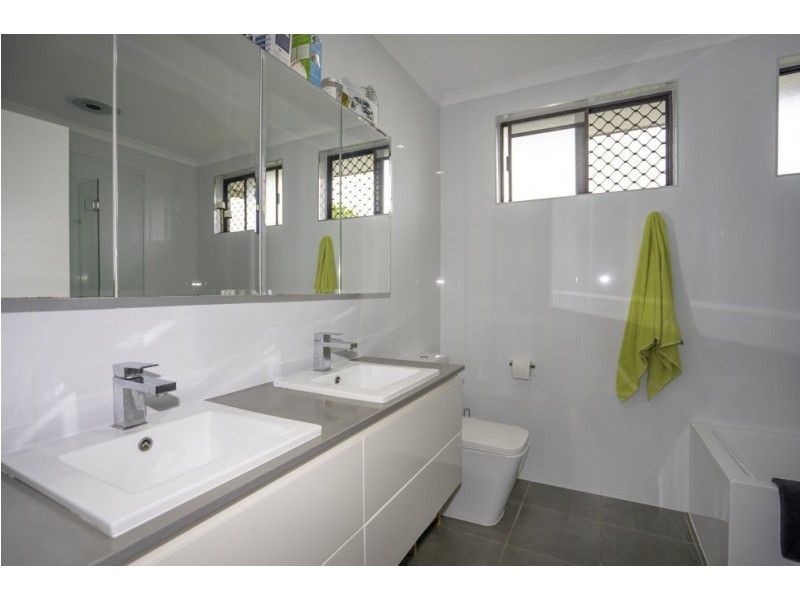 11 THERESA CLOSE, Woree QLD 4868