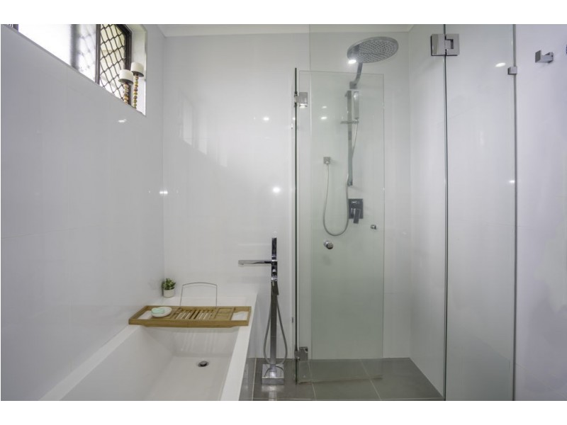 11 THERESA CLOSE, Woree QLD 4868