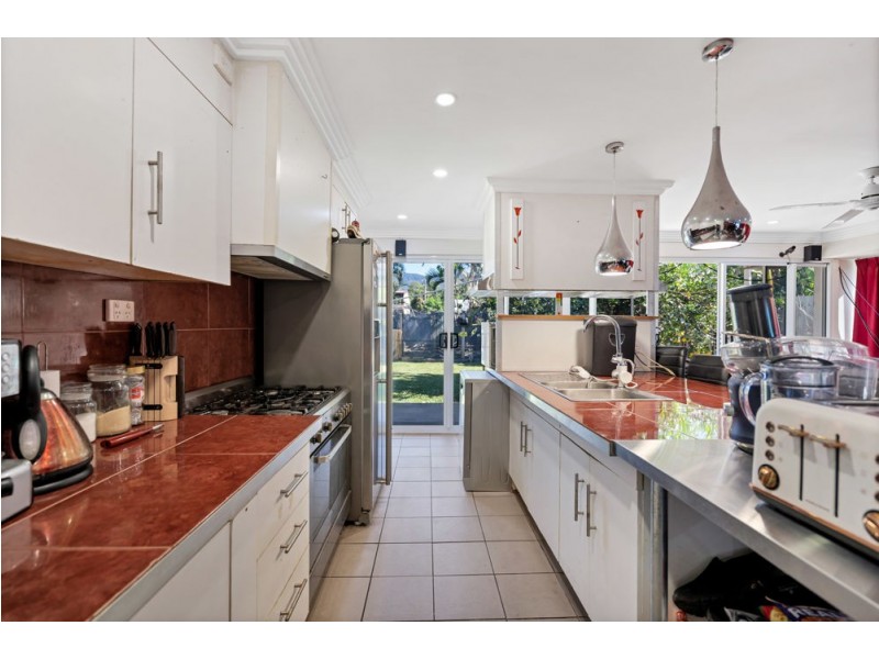155 Swallow Street, Mooroobool QLD 4870