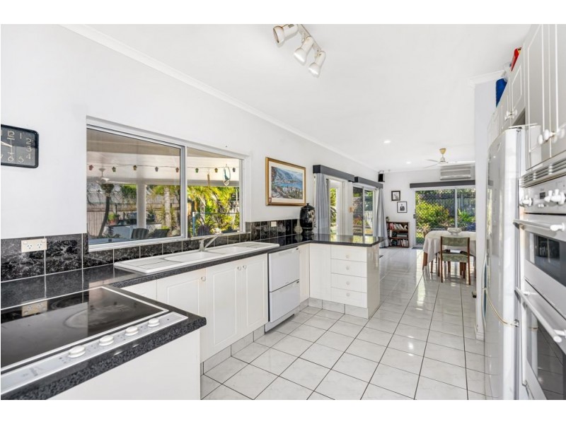 1 Tuffley Close, Kanimbla QLD 4870