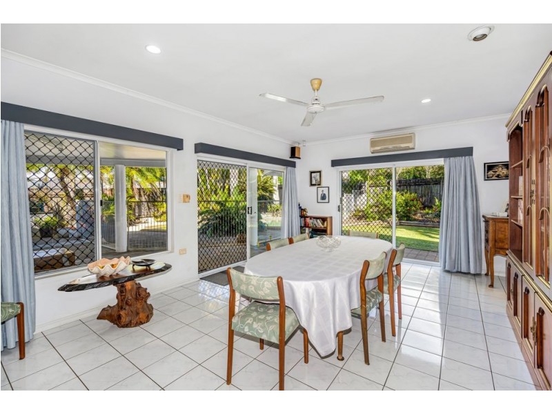 1 Tuffley Close, Kanimbla QLD 4870