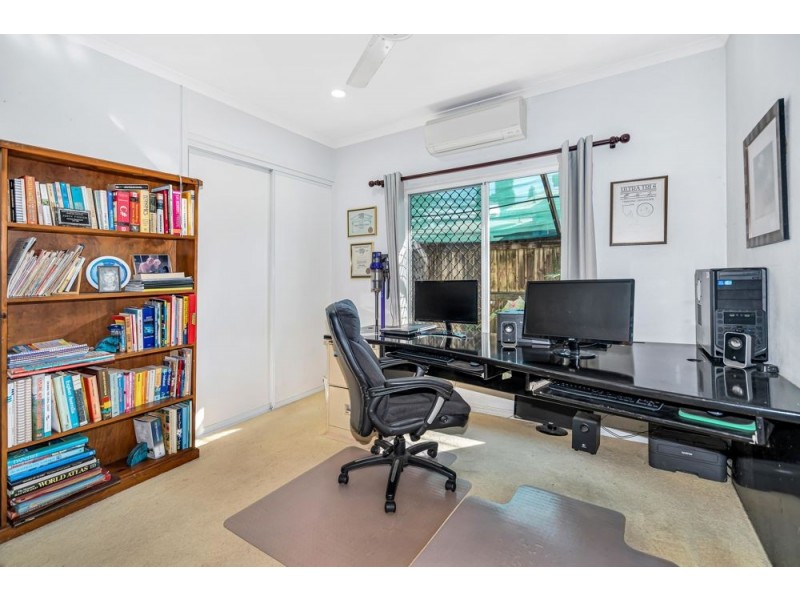 1 Tuffley Close, Kanimbla QLD 4870