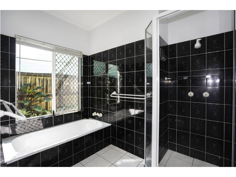 1 Tuffley Close, Kanimbla QLD 4870