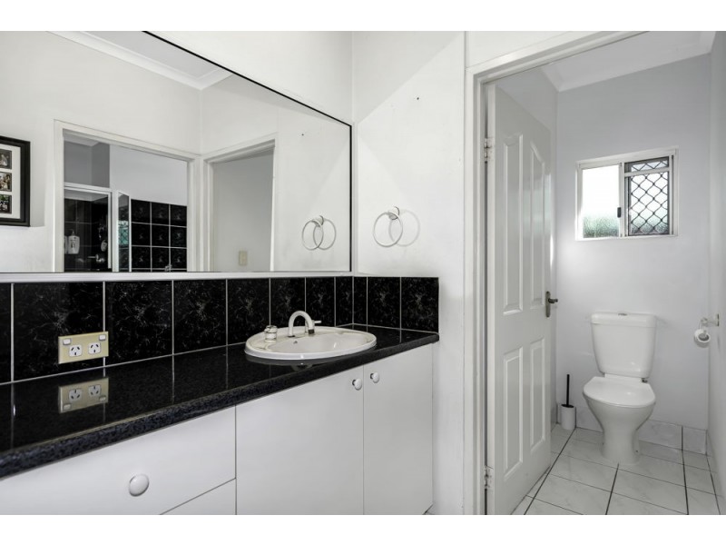 1 Tuffley Close, Kanimbla QLD 4870