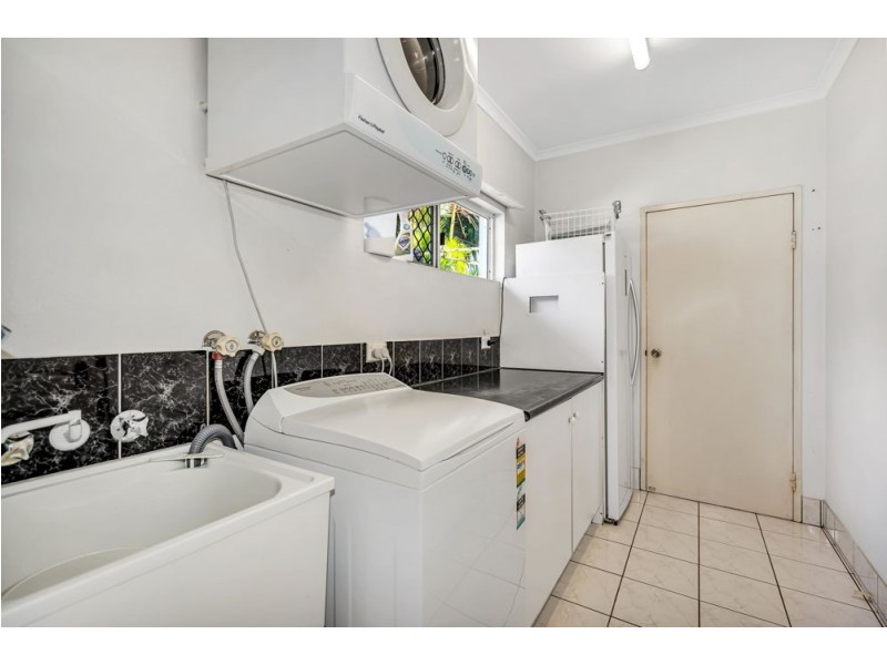 1 Tuffley Close, Kanimbla QLD 4870