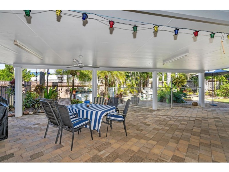 1 Tuffley Close, Kanimbla QLD 4870