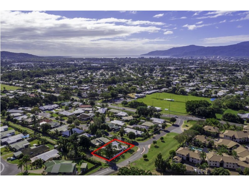 1 Tuffley Close, Kanimbla QLD 4870