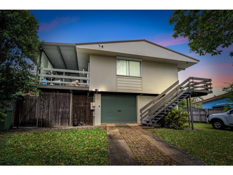 33 Nephrite Street, Woree QLD 4868