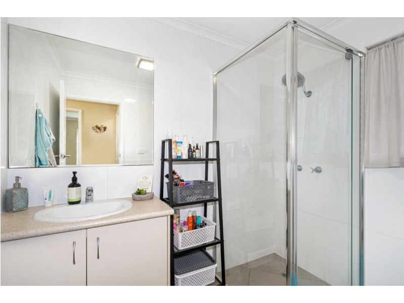 33 Nephrite Street, Woree QLD 4868