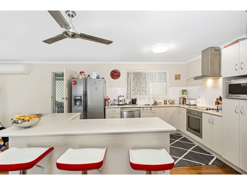 33 Nephrite Street, Woree QLD 4868