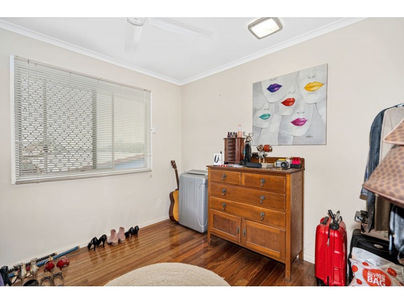 33 Nephrite Street, Woree QLD 4868