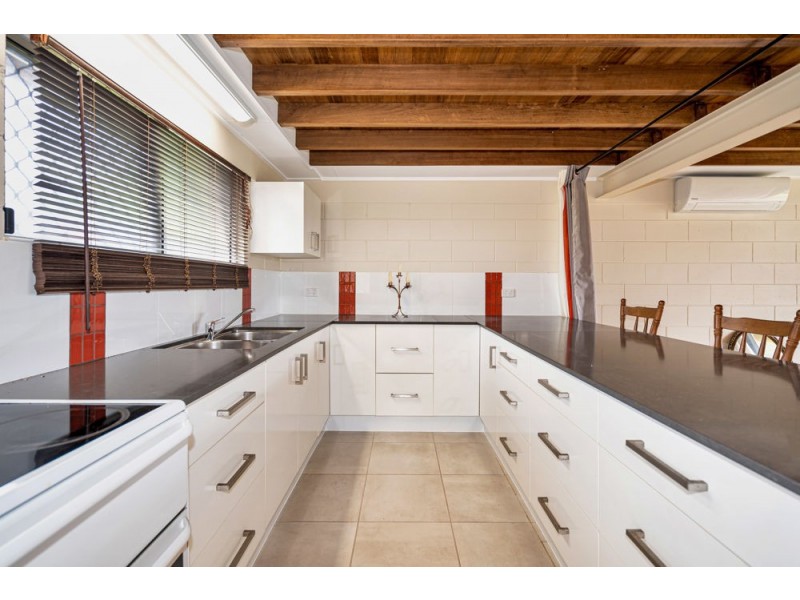 33 Nephrite Street, Woree QLD 4868