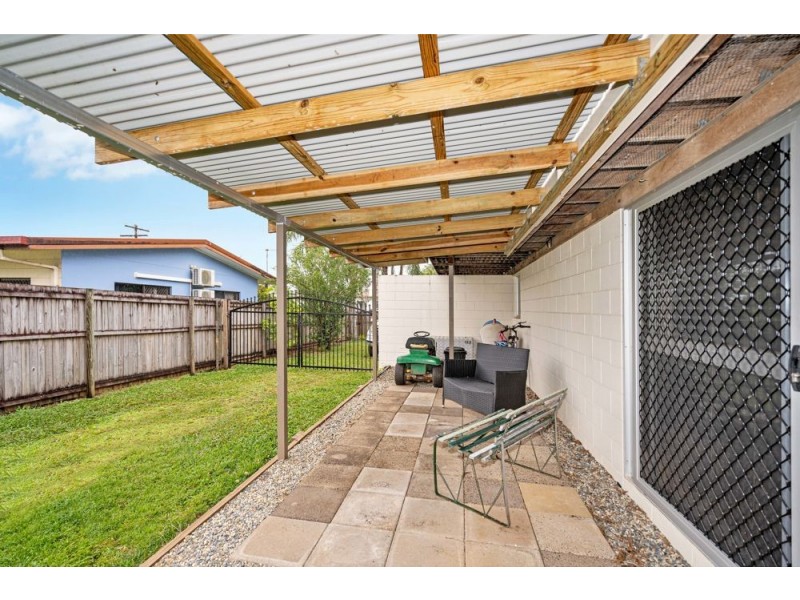 33 Nephrite Street, Woree QLD 4868