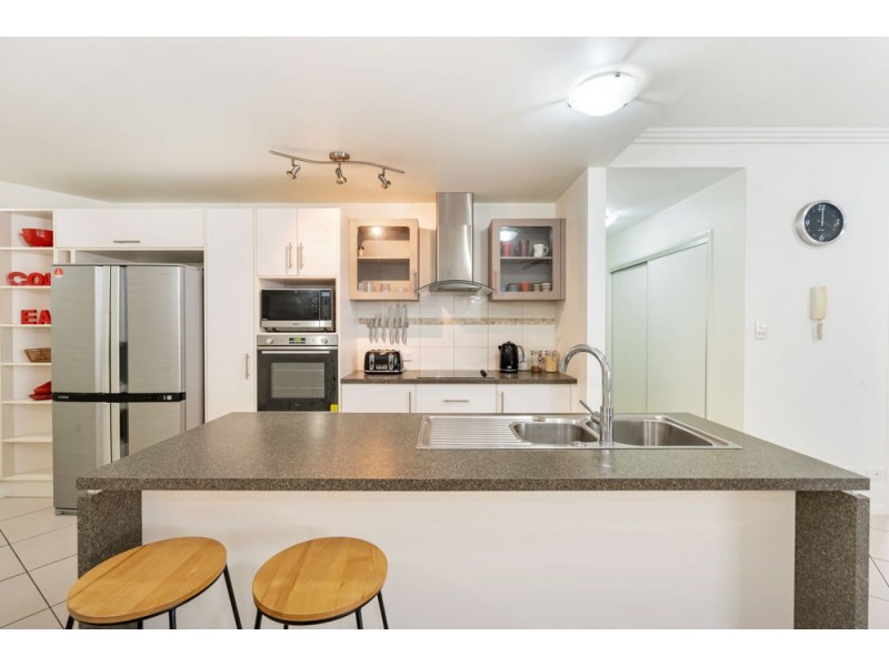 33/9 McLean Street, Cairns North QLD 4870