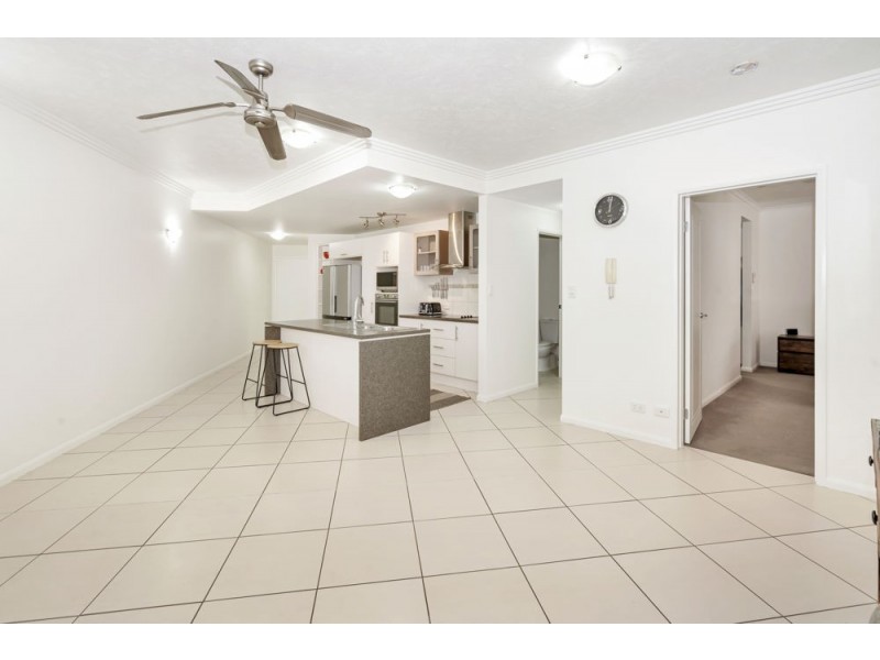 33/9 McLean Street, Cairns North QLD 4870