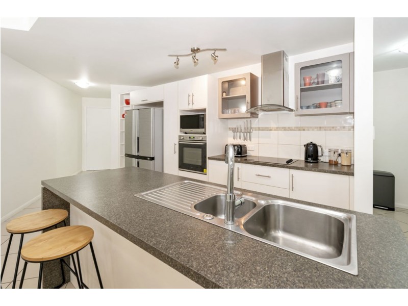 33/9 McLean Street, Cairns North QLD 4870