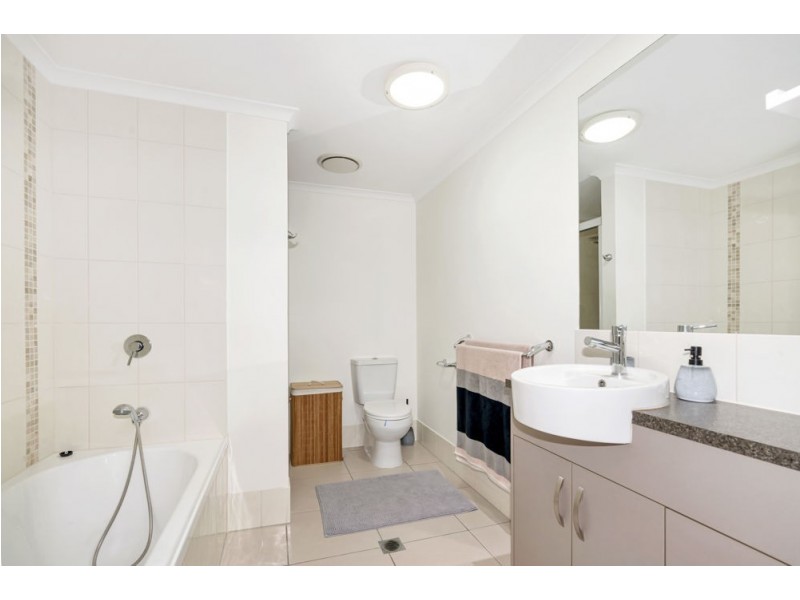 33/9 McLean Street, Cairns North QLD 4870