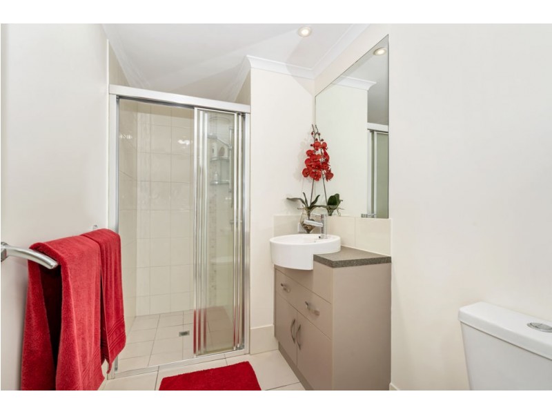 33/9 McLean Street, Cairns North QLD 4870