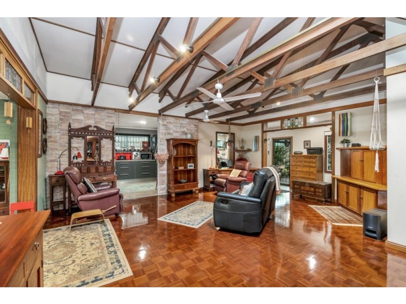 6 Crowley Close, Whitfield QLD 4870