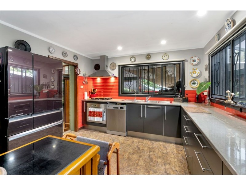 6 Crowley Close, Whitfield QLD 4870