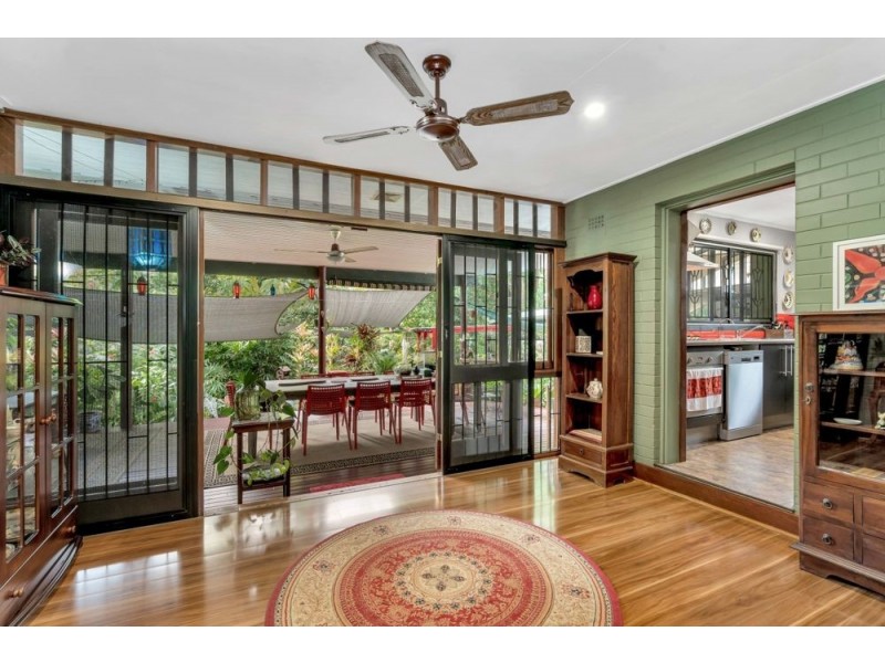 6 Crowley Close, Whitfield QLD 4870