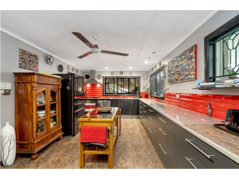 6 Crowley Close, Whitfield QLD 4870