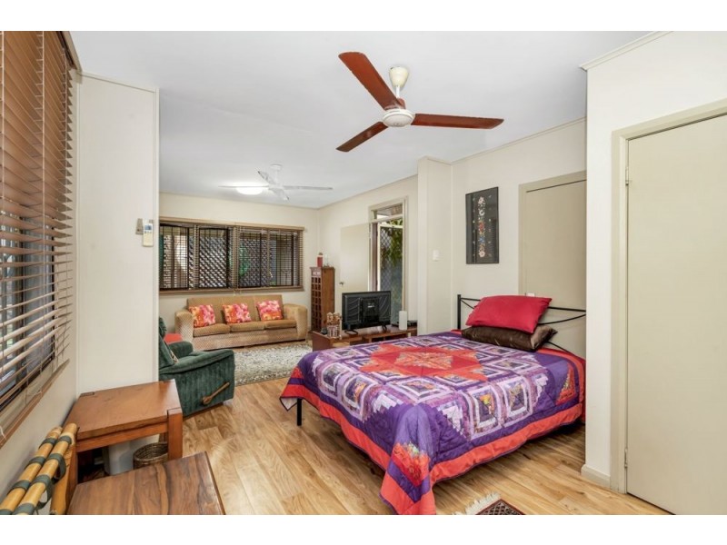 6 Crowley Close, Whitfield QLD 4870