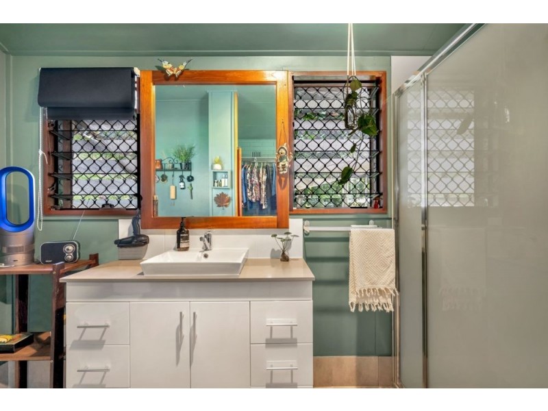 6 Crowley Close, Whitfield QLD 4870