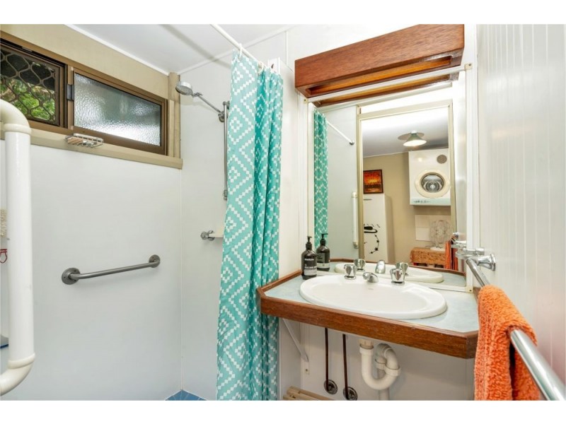 6 Crowley Close, Whitfield QLD 4870