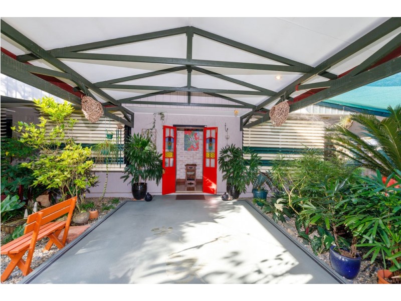 6 Crowley Close, Whitfield QLD 4870