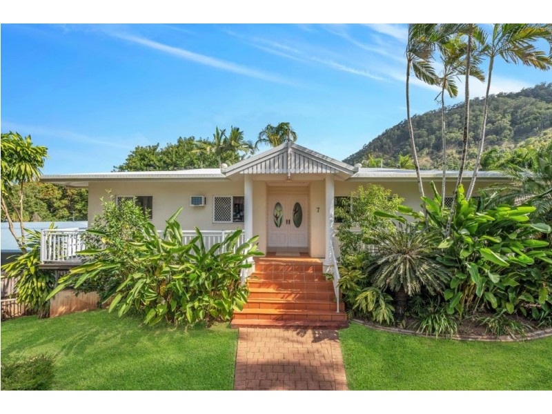 7 Robin Close, Bayview Heights QLD 4868
