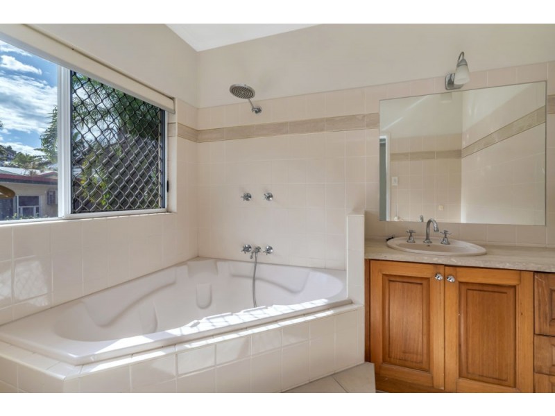 7 Robin Close, Bayview Heights QLD 4868