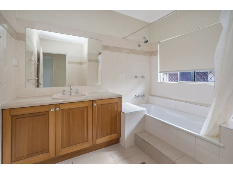 7 Robin Close, Bayview Heights QLD 4868